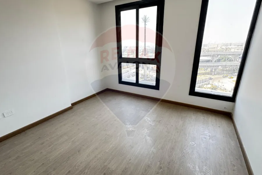 شقة للبيع 152 م سموحة (كومباوند سكاي لاين)