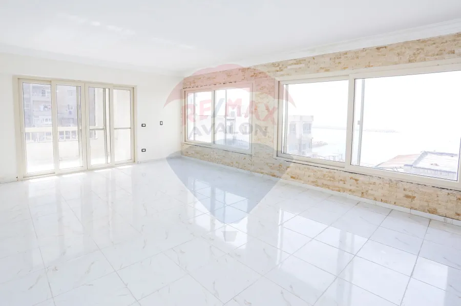 شقة للبيع 135م السرايا (أول نمرة متفرع من البحر)