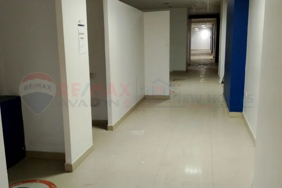 شقة إداري للبيع 365 م لوران (ش أبو قير مباشرة)