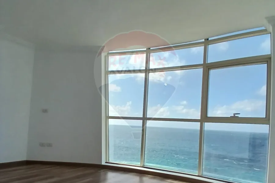 Apartment for sale 182 m Stanley (Directly on the sea)
