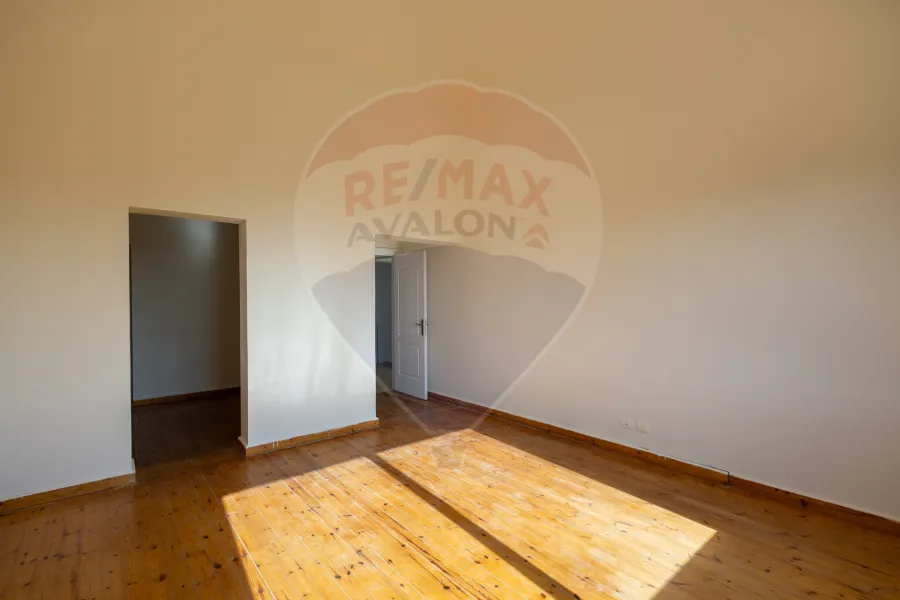 فيلا ستاند الون للبيع 1,300 م (اليكس ويست - انطونيادس)