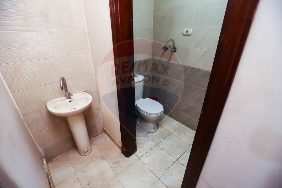 شقه اداري للبيع 110 م لوران ( طريق الحرية )