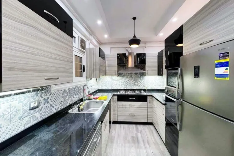 شقة للبيع 250 م سموحه (ش بهاء الدين الغتورى)