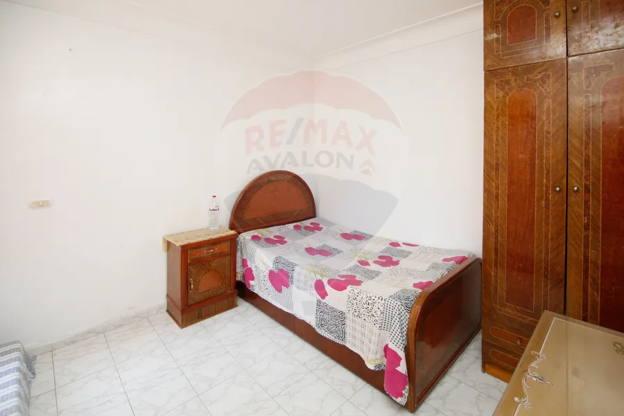 شقة للبيع 105 م المندرة (ش جمال عبد الناصر)