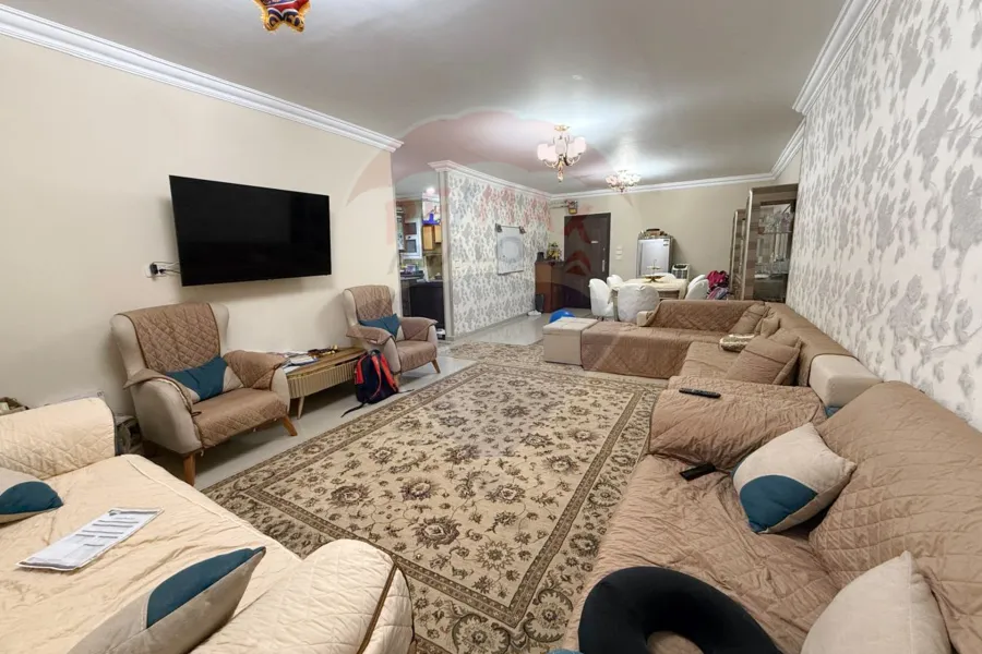 شقة للبيع 160 م لوران (ش عبد المنعم الدليل)