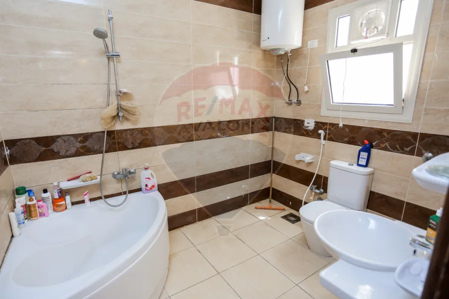 شقة للبيع 450م سموحة (خطوات من ش فوزى معاذ ونادى سموحة- عمارة عنانى)