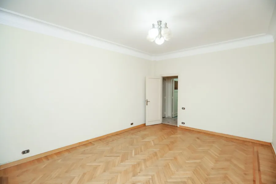 شقة مرخصة ومسجلة شهر عقاري للبيع 254م لوران