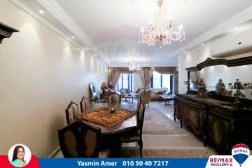 شقة للإيجار المفروش 220 م لوران (خطوات من البحر)