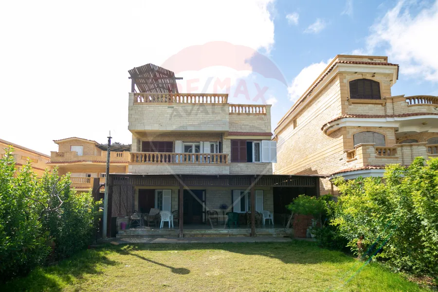 فيلا ستاند ألون للبيع (قرية بدر)  200 م + 120 م جاردن - صف أول بحر - 13,500,000 ج