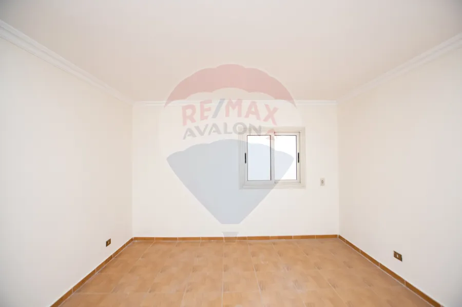 Apartment for rent 235 m Stanly (Directly on the sea )