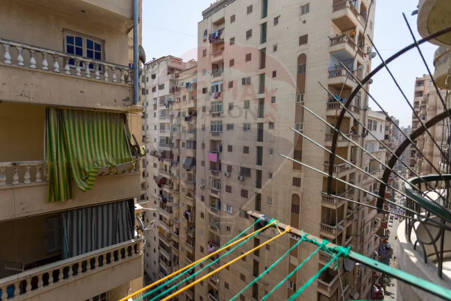 شقة للبيع 195 م  سيدي بشر (ش صالح حمدي)