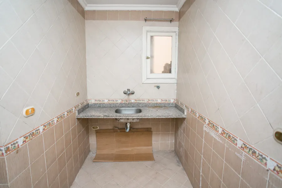 شقة مرخصة للبيع 105م صافى ستانلى