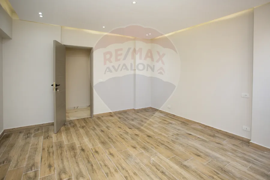 Apartment for sale 215 m Louran (third number from the sea)