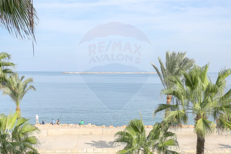 Apartment For rent 100 m Al Mansheya (directly on the sea)