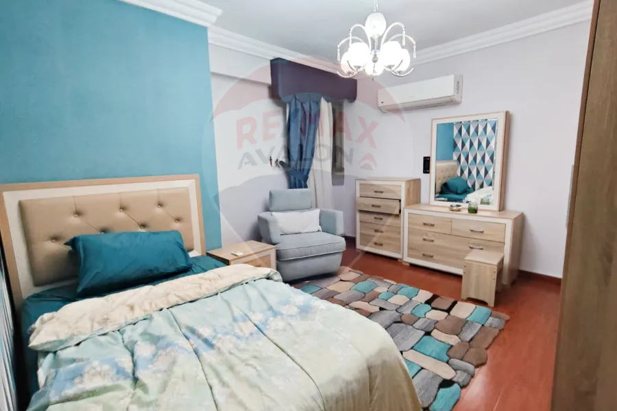 شقة للايجار المفروش 210 م لوران (تاني نمرة من البحر)