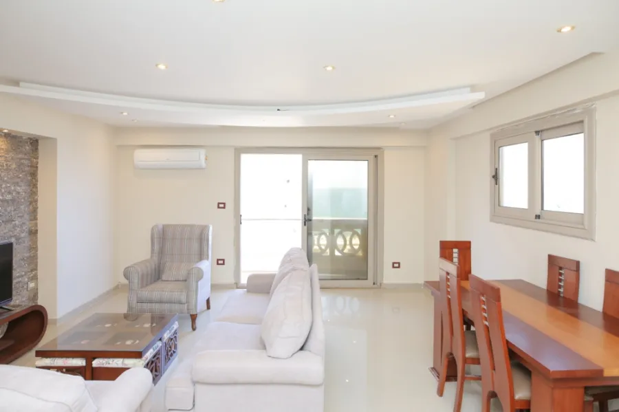 شقة للإيجار مفروش 125م سيدى جابر - خطوات من البحر ومستشفى القوات المسلحة