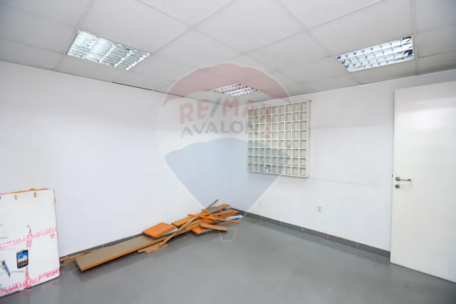 Commercial shop for rent 220 m louran (Al aqbal st)