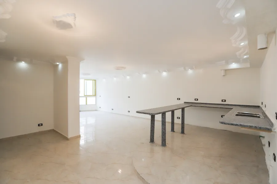 شقة للايجار 155م سموحة ( ميدان فيكتور عمانويل )