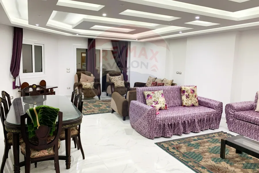 شقة للايجار المفروش 220 م سموحة (ش فوزي معاذ)