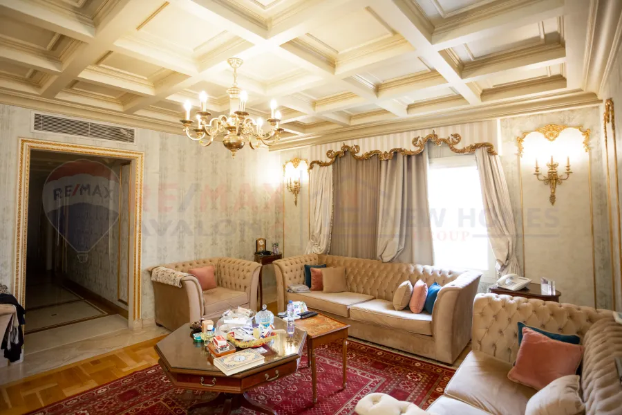 شقة للبيع 600 م سان ستيفانو (على البحر مباشرة - برج النحاس)