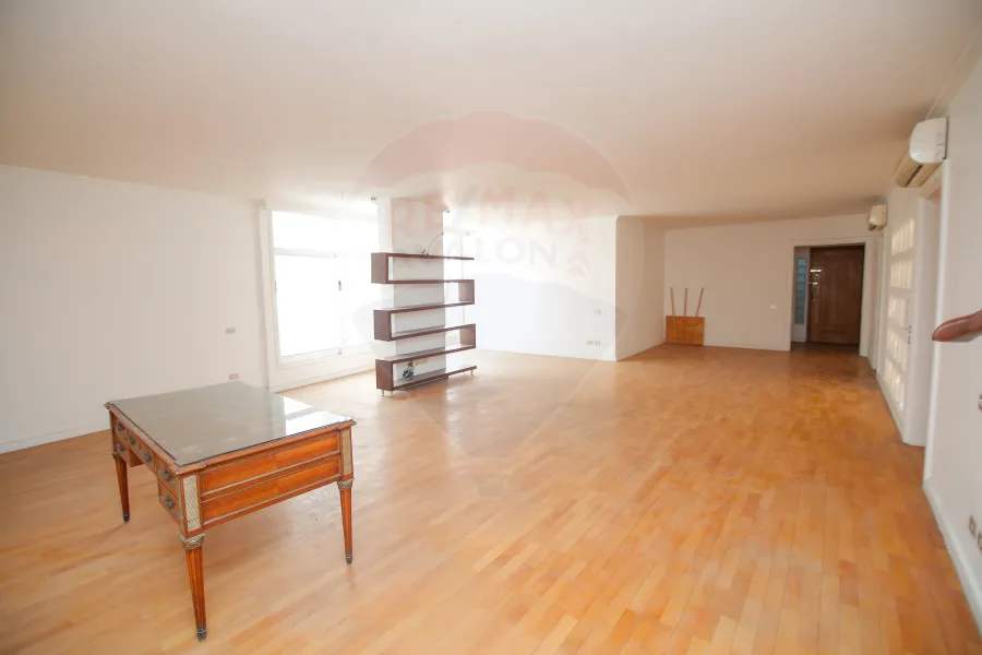 شقة للبيع 270 م كفر عبده (ش الإسماعيلية)