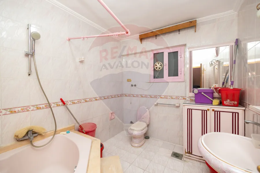 شقة للبيع 160 م جليم (ش الاذاعة  -  امام فنون جميلة)