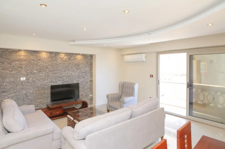 شقة للإيجار مفروش 125م سيدى جابر - خطوات من البحر ومستشفى القوات المسلحة