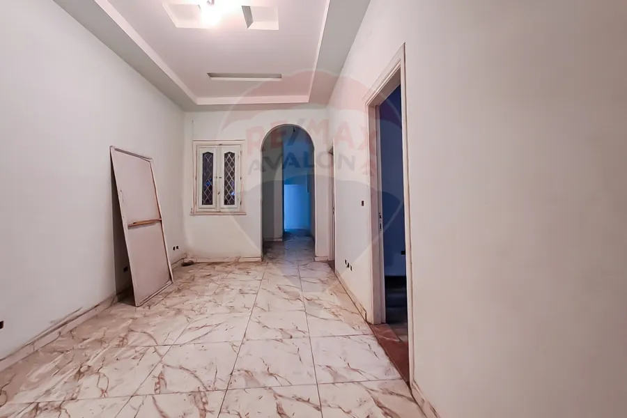 مقر إداري للإيجار 140 م الشاطبي ( خطوات من البحر )