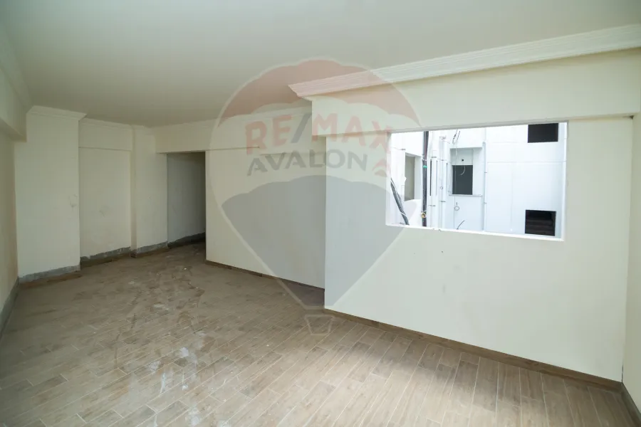 شقة للبيع 175 م سان ستيفانو (علي الترام مباشرة)