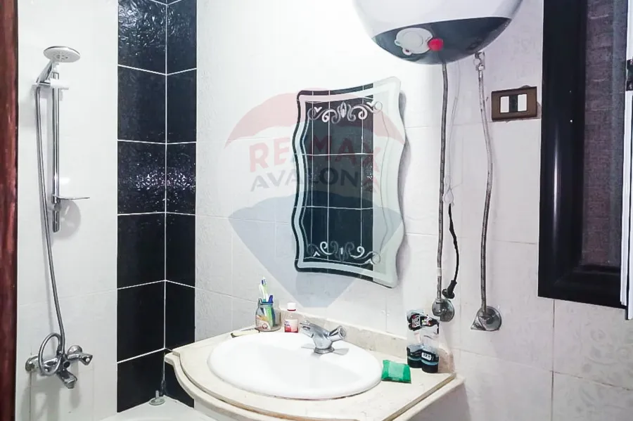 Furnished Apartment For Rent 160 m Stanly (Steps from the Sea.)