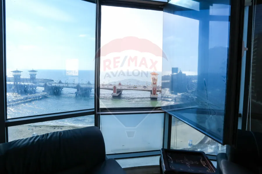 Apartment for Sale 240 m Stanly (Directly on the Sea.)