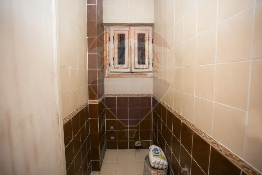 شقة للبيع 131 م رشدي (ش ابو قير - عمارة براند)