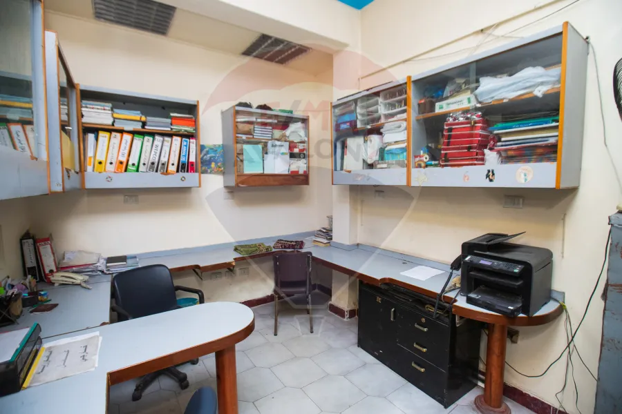 شقة إدارى للإيجار 170 م ميامى (على البحر مباشرة)