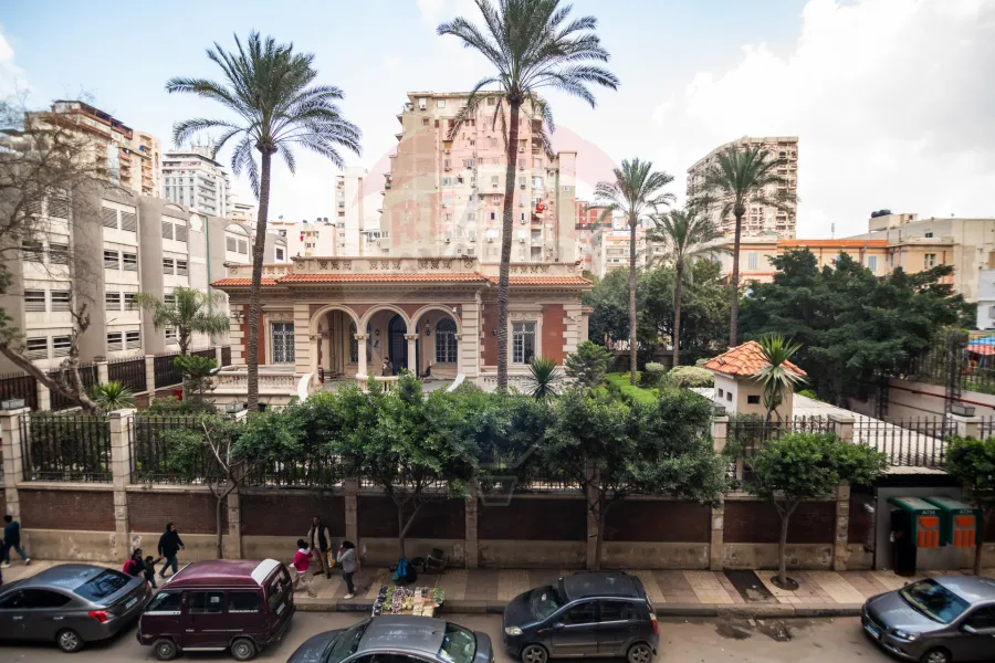 شقة للبيع 250 م لوران (ش الاقبال الرئيسي)