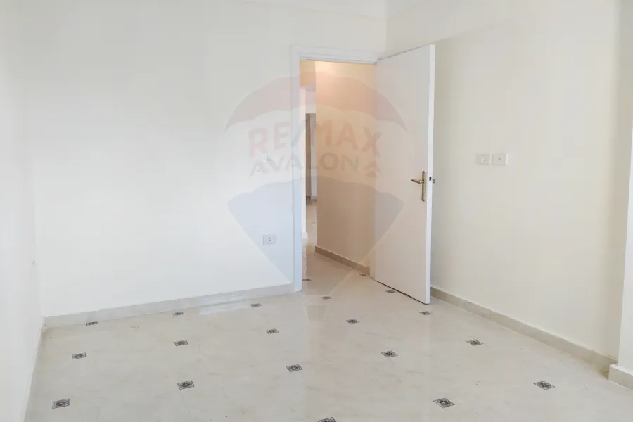 Apartment For Rent 100 m Smouha (Bahaa El-Dine Ghatwari St.)