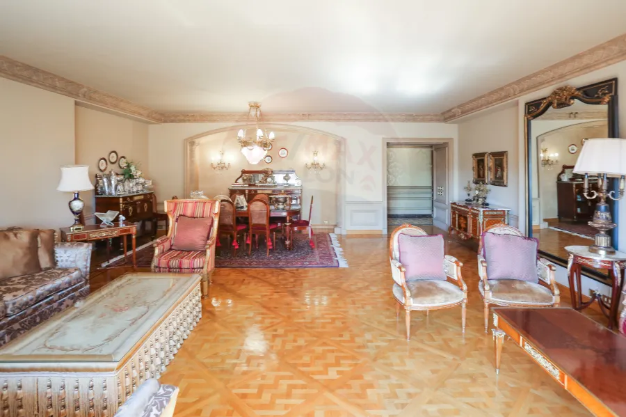 شقه للبيع  300 م كفر عبده (ش نبيل شاكر)