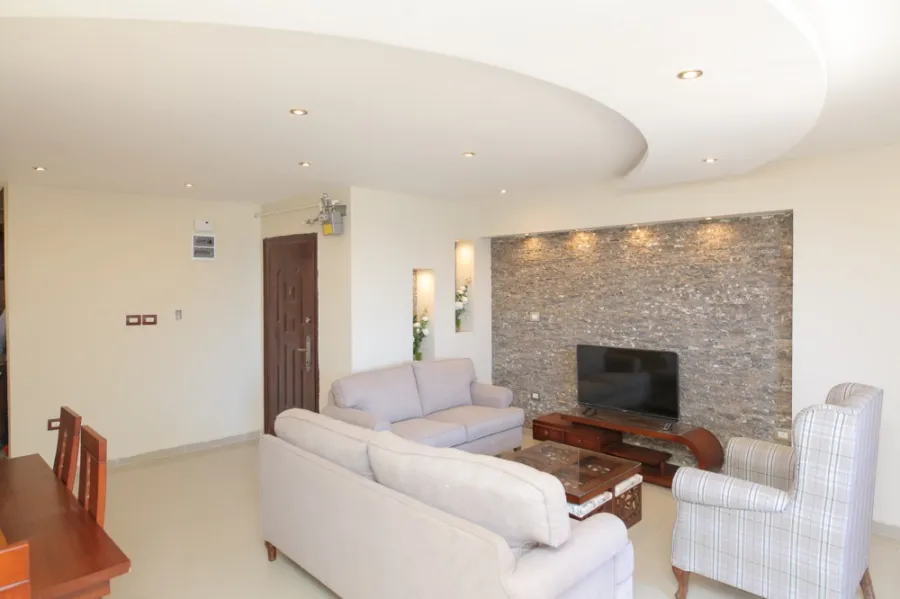 شقة للإيجار مفروش 125م سيدى جابر - خطوات من البحر ومستشفى القوات المسلحة