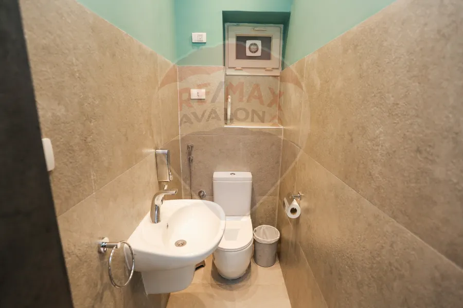 مقر تجاري للبيع 180 م لوران (متفرع من ش الإقبال)