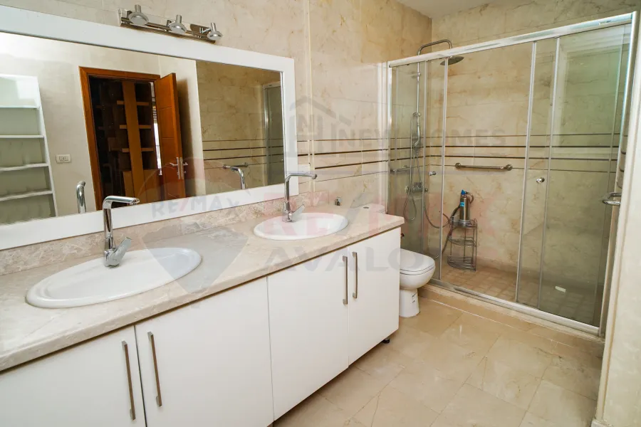 شقة للبيع 415 م المعادي  (كورنيش النيل مباشرة)