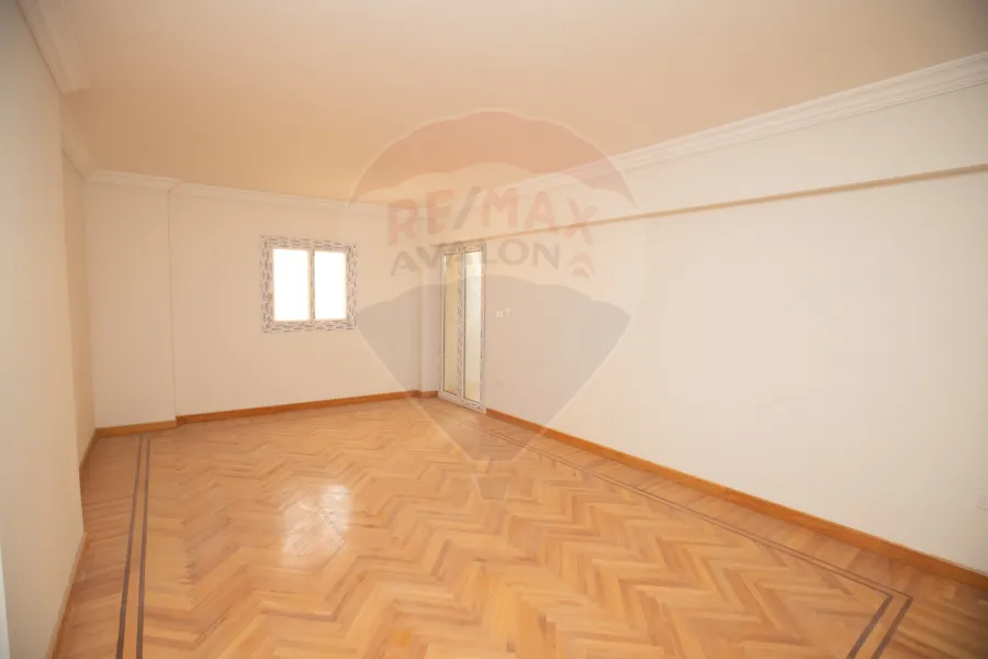 شقة للبيع 240 م مصطفى كامل (على الترام مباشرة) - أول سكن - شقة ناصية