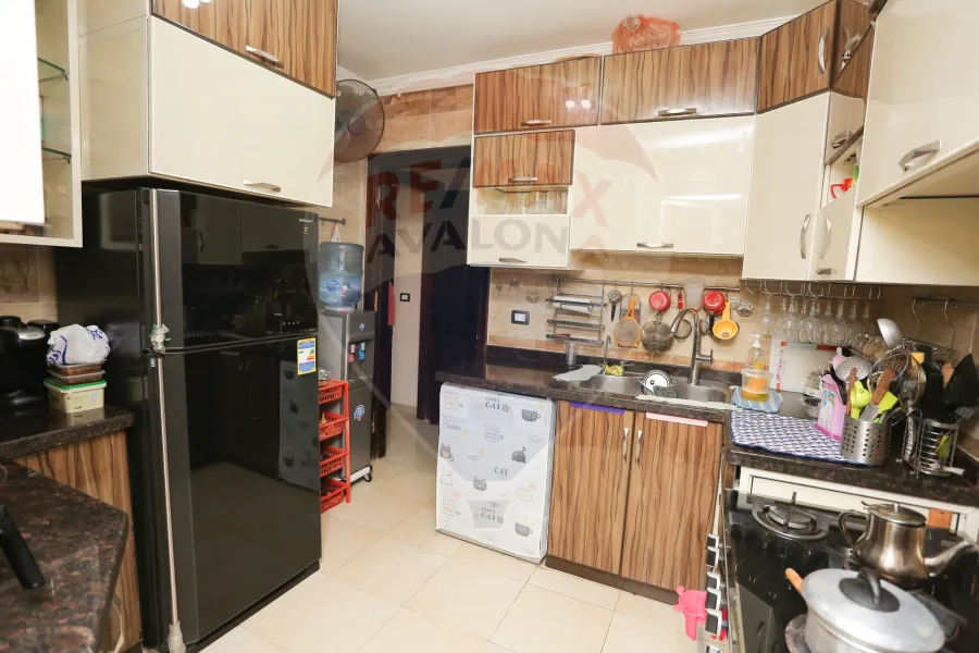 شقة للإيجار 225 م جناكليس (علي الترام مباشرة)