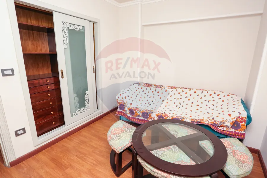 شقة للبيع 120 م سموحه ( امام جرين بلازا _ شارع النصر )