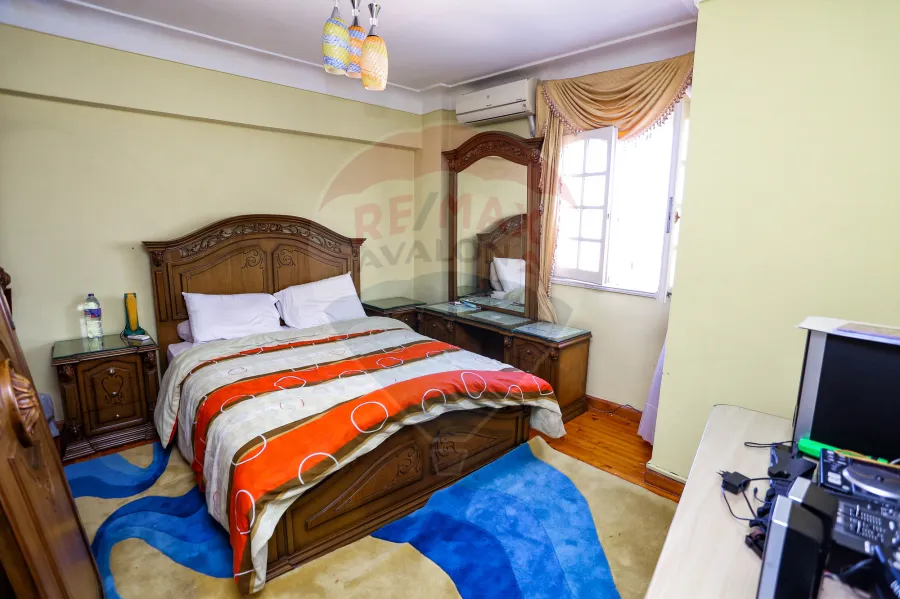 شقه تربلكيس للبيع 735 م  جليم ( خطوات من البحر )