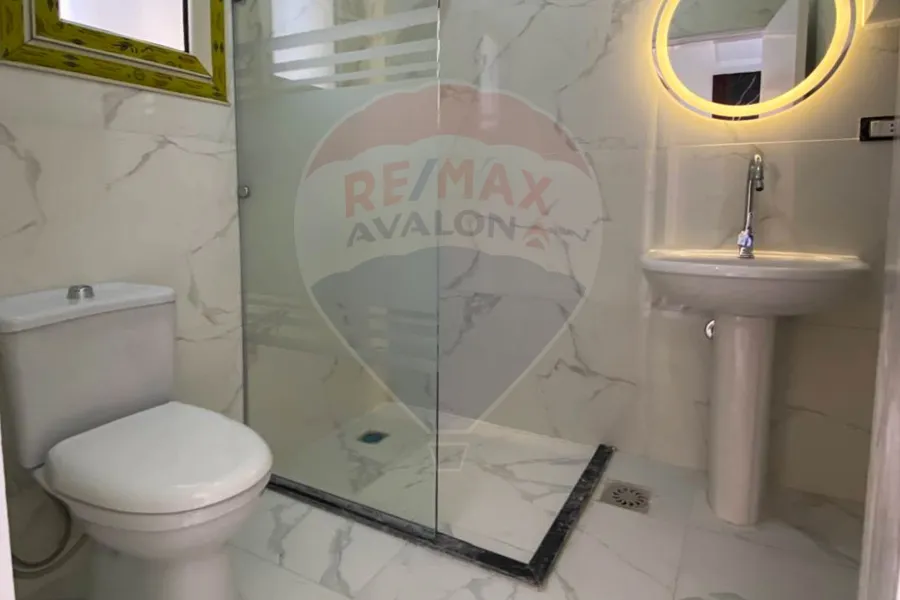 فيلا ستاند الون للبيع (بيرلا مارينا) 250 م