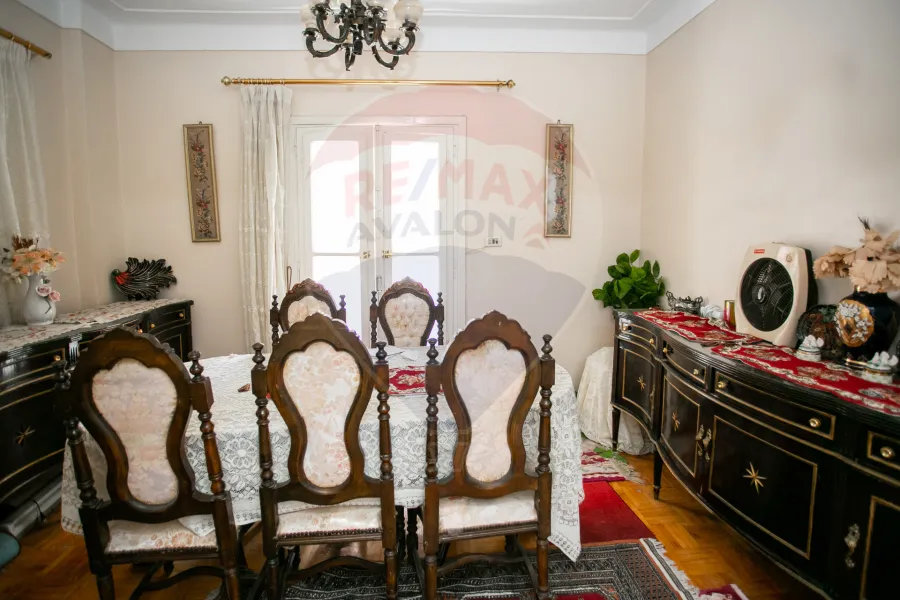 شقة للبيع 150 م ثروت (خطوات من البحر)