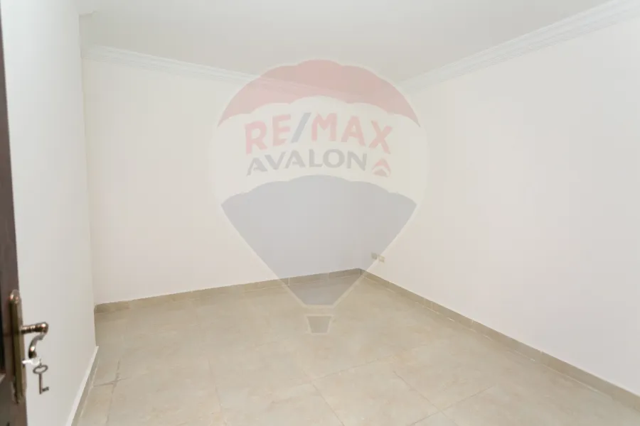 شقة مرخصة إداري للإيجار 86 م الأزاريطة (ش شامبليون - عمارة براند)