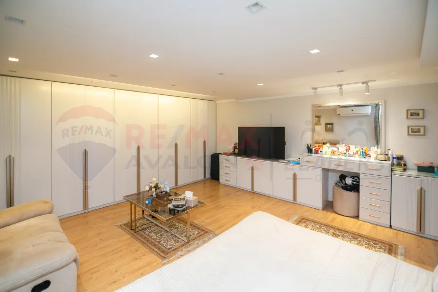 شقة للبيع 265 م زيزينيا (ش أبو قير)