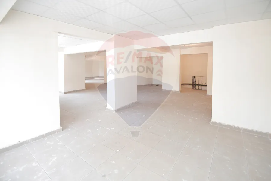 محل أرضي + ميزان للبيع 250 م كفر عبده (خطوات من حديقة اللنبى)