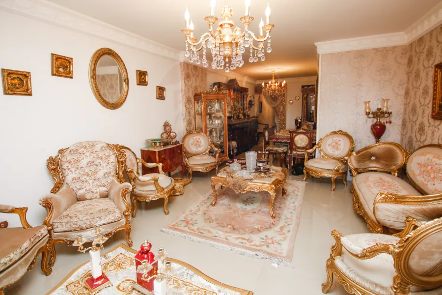 شقة للبيع 165 م كفر عبده ( ش سكينة بنت الحسين  )