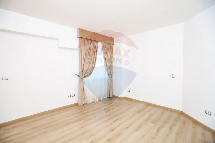 شقه للايجار 220 م  سموحه ( ابراج الجيش )